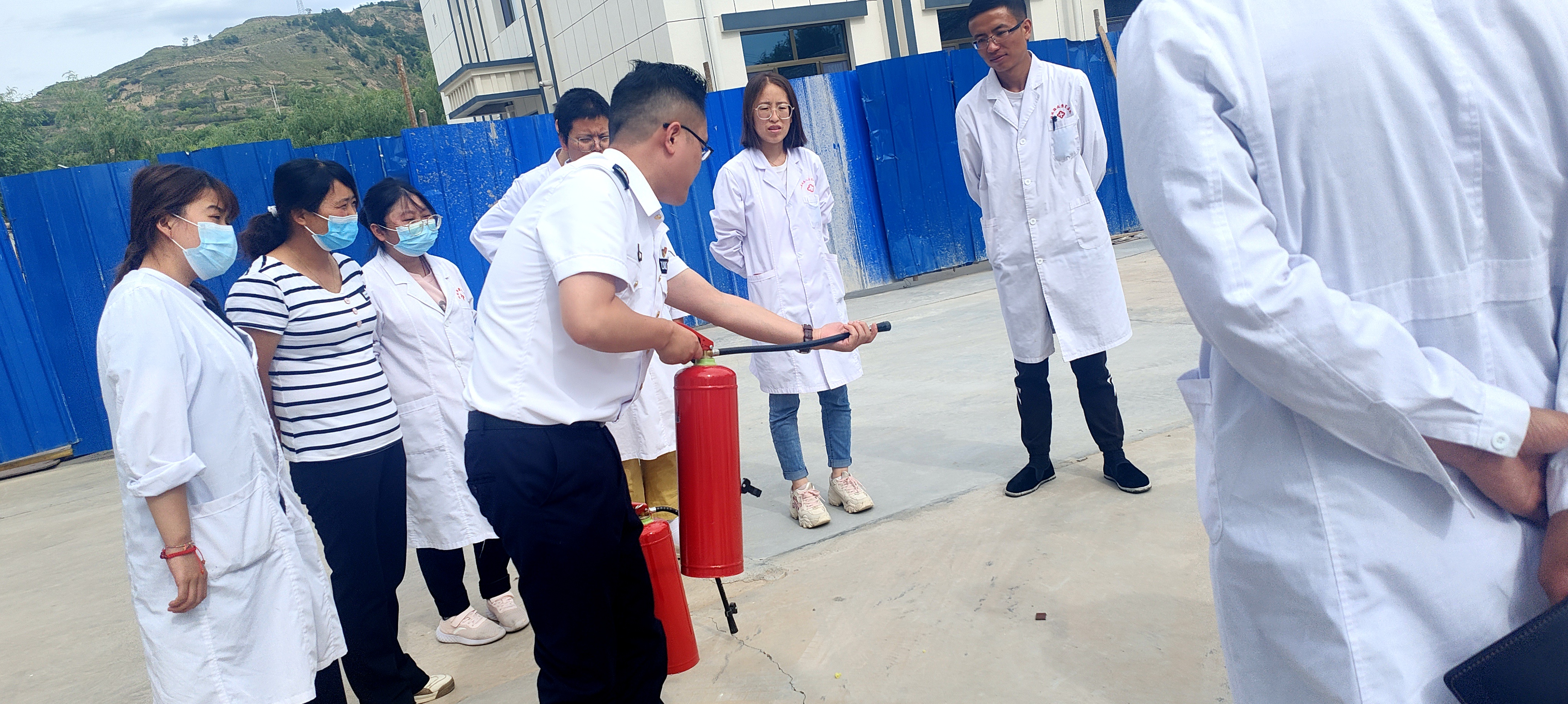 蘭州分中心為臨洮縣殘疾人托養(yǎng)中心開展消防安全培訓(xùn)及演練活動 蘭州分中心為臨洮縣殘疾人托養(yǎng)中心開展消防安全培訓(xùn)及演練活動