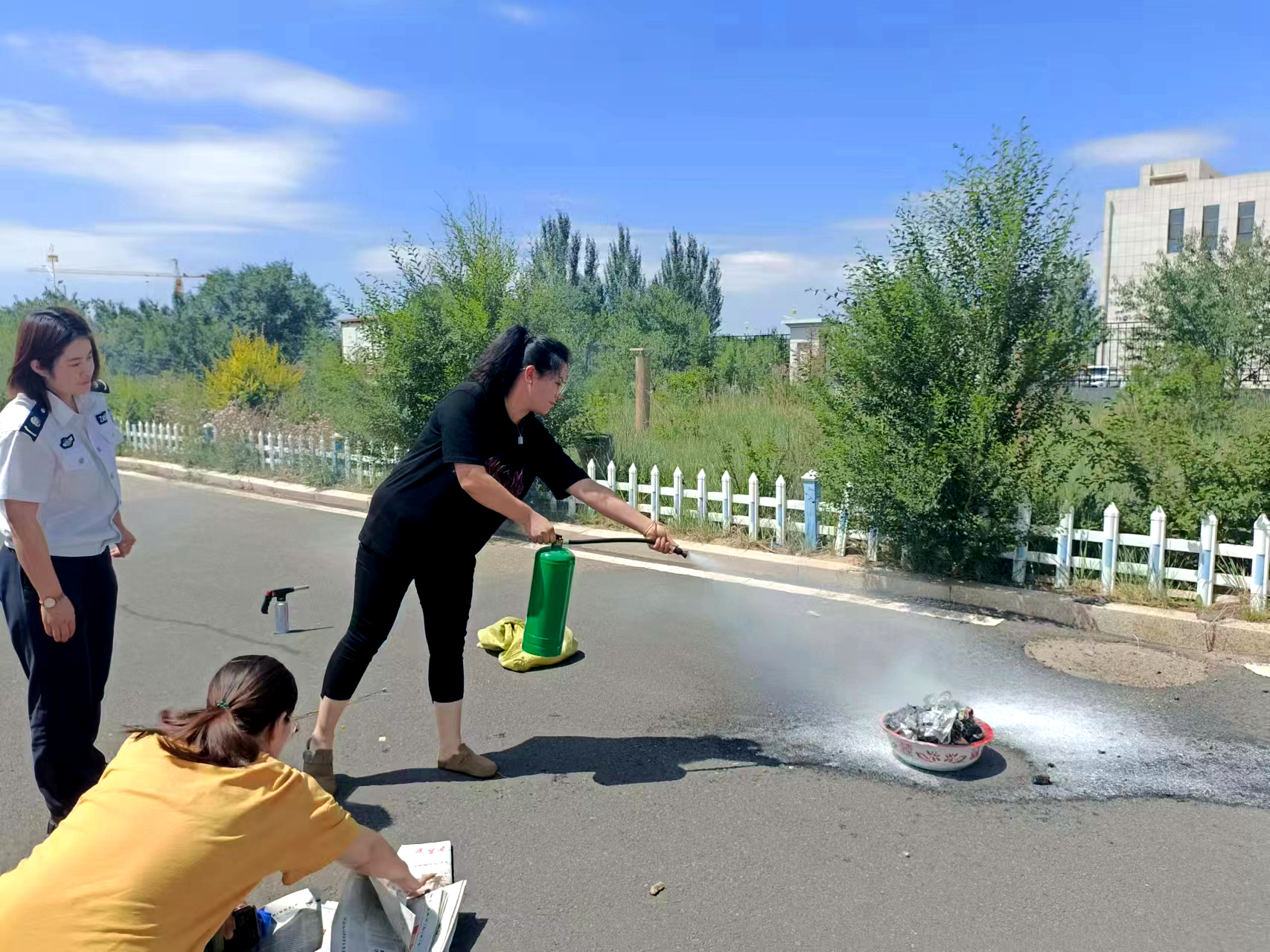 呼和浩特分中心為四子王旗檔案史志館開展夏季防火宣傳暨疏散滅火演練 呼和浩特分中心為四子王旗檔案史志館開展夏季防火宣傳暨疏散滅火演練