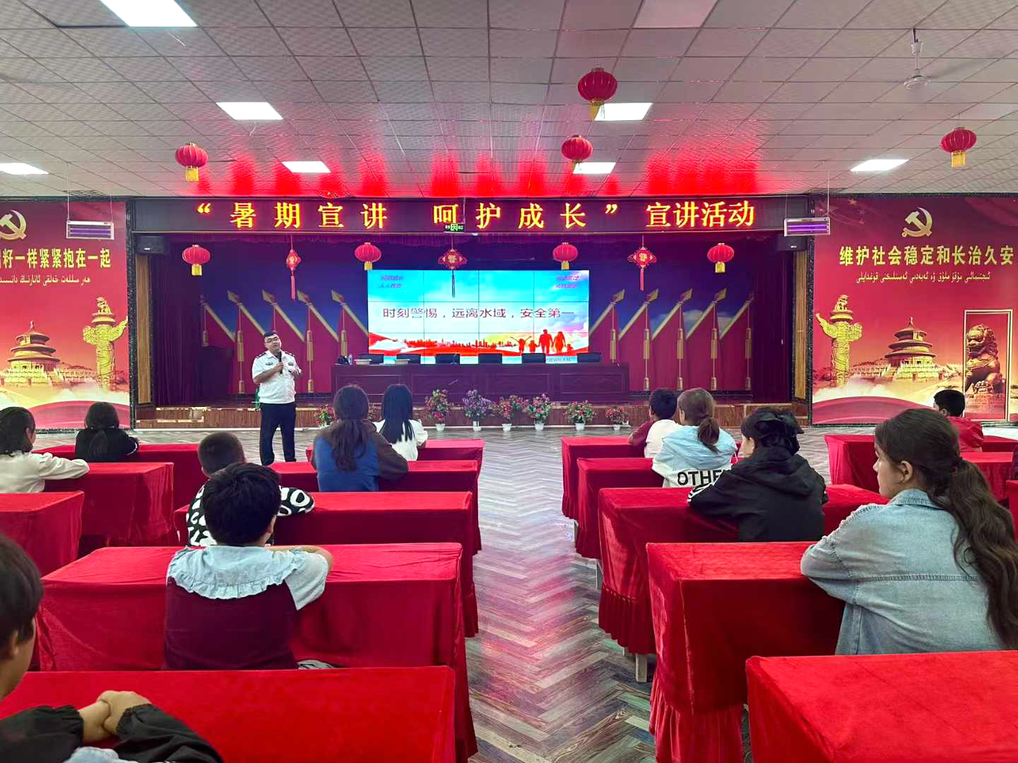 喀什分中心兩位教官被巴楚縣宣傳部授予“優秀教官”表彰 喀什分中心兩位教官被巴楚縣宣傳部授予“優秀教官”表彰