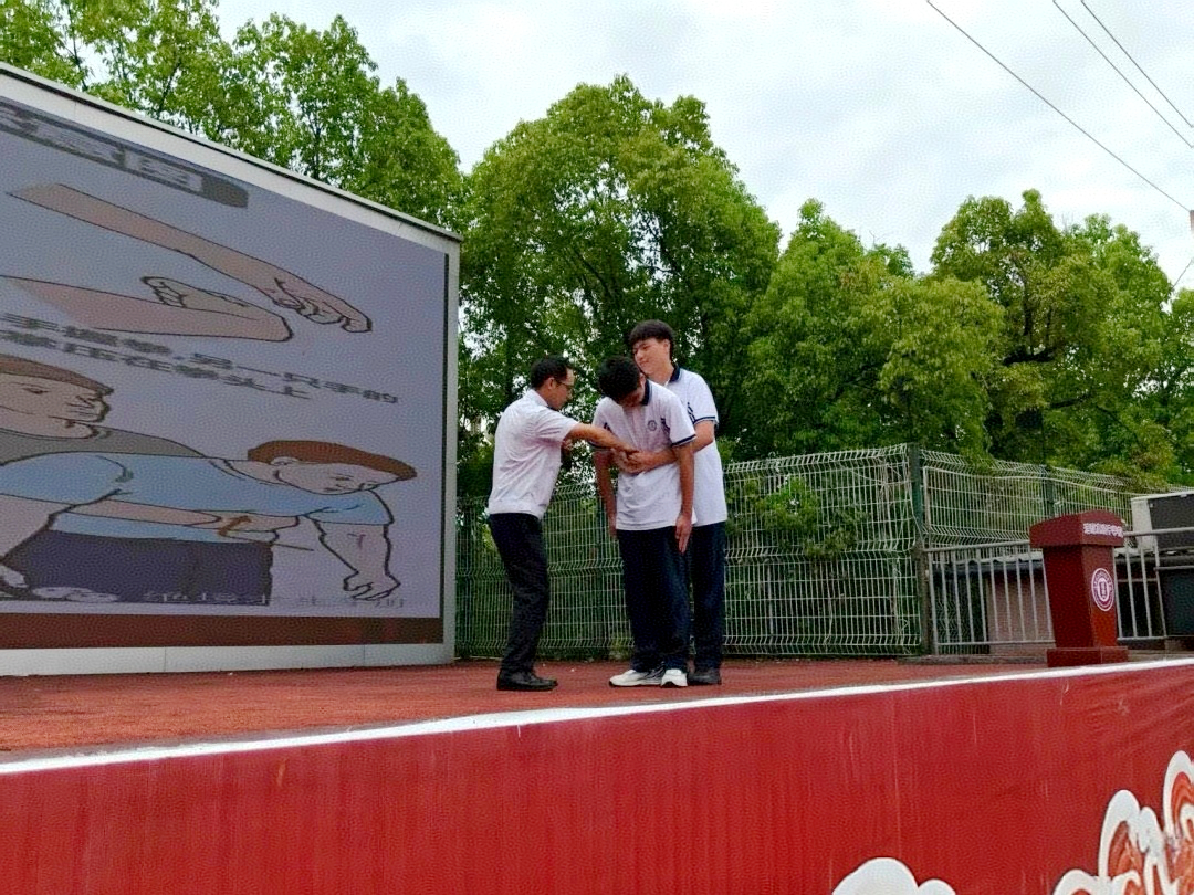 賦能高一新生 掌握安全“硬技能” 賦能高一新生 掌握安全“硬技能”