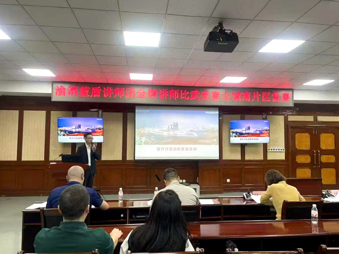 唐露軒、鞠青桐榮獲2025年首屆“渝消藍盾講師團金牌講師”一等獎 唐露軒、鞠青桐榮獲2025年首屆“渝消藍盾講師團金牌講師”一等獎