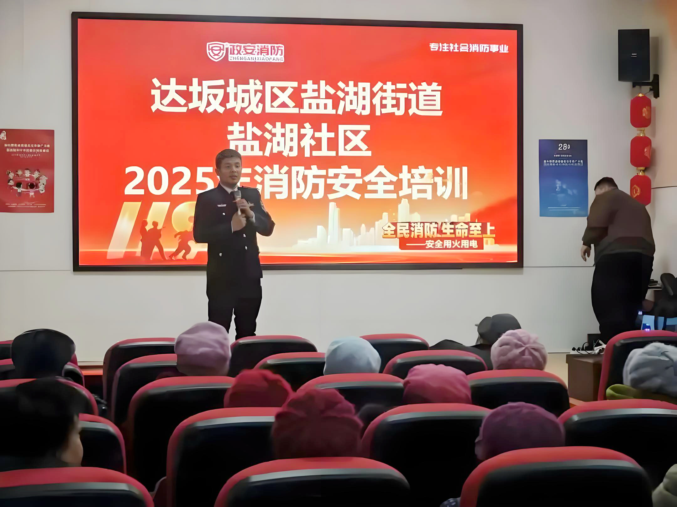 銀社聯動暖民心 老舊小區筑平安 銀社聯動暖民心 老舊小區筑平安